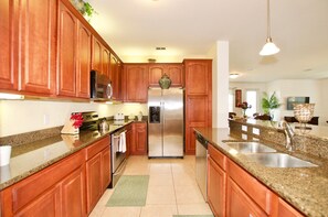 Condo, 3 Bedrooms, Corner | Private kitchen