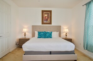 Condo, 3 Bedrooms, Corner