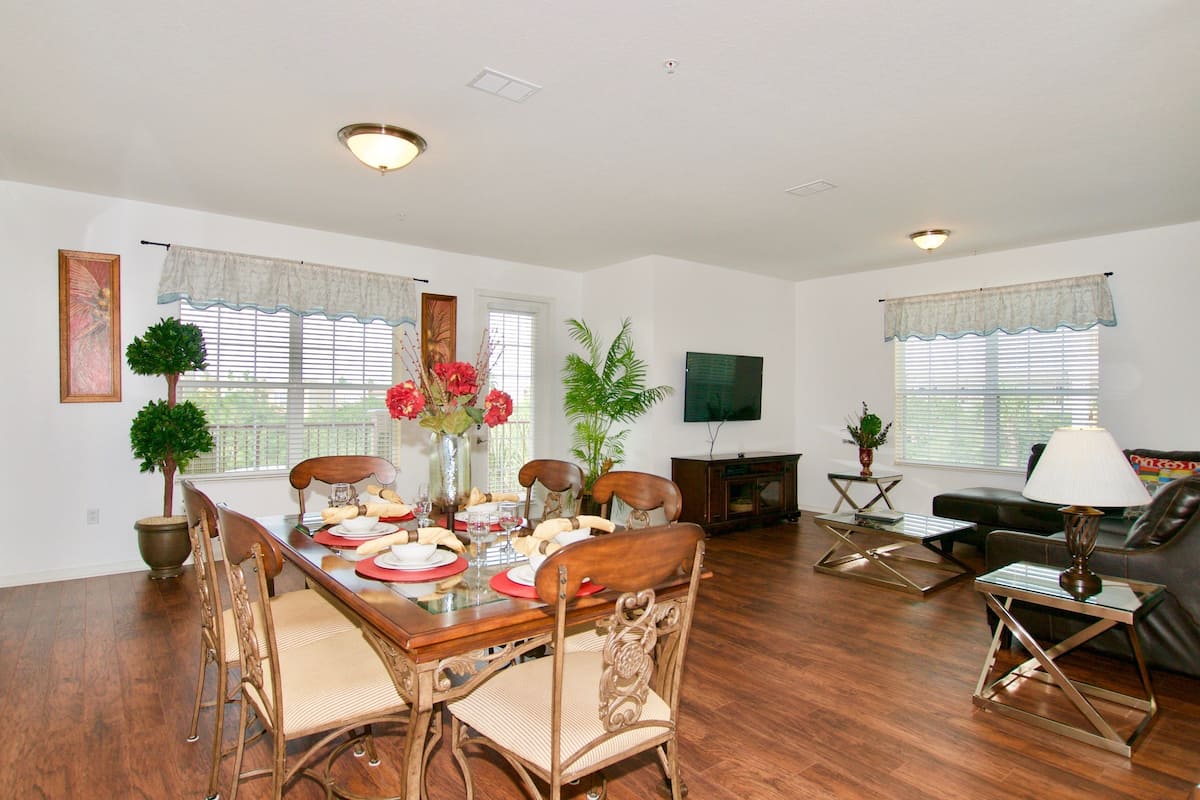 Condo, 3 Bedrooms, Corner | In-room dining
