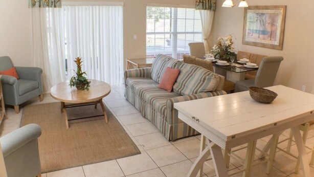 Living area - John's Coral Cay Townhouse 4 Bedroom IPG (Kissimmee)