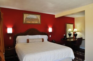 办公桌、免费 WiFi、床单