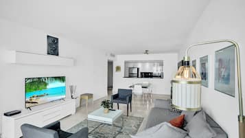 Standard Apartment, 2 Bedrooms, Canal View | Living area