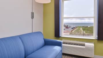 Rom – standard, 1 kingsize-seng | Safe på rommet, strykejern/-brett, wi-fi (inkludert) og sengetøy