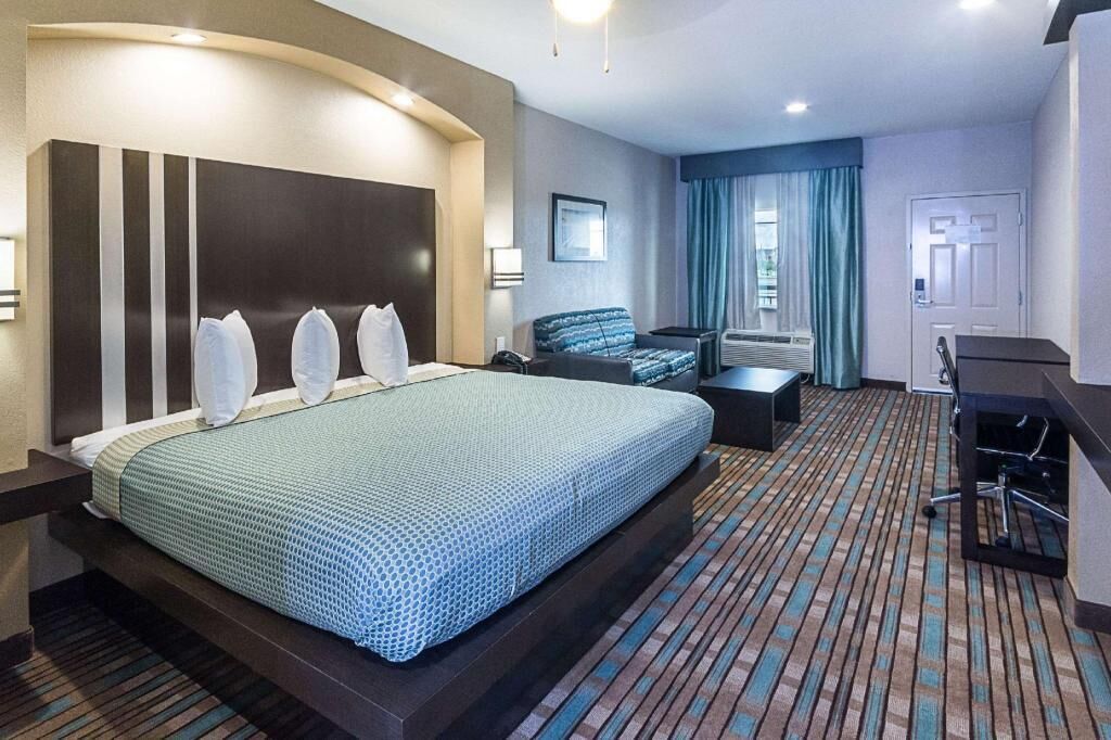 Desk, iron/ironing board, rollaway beds, free WiFi