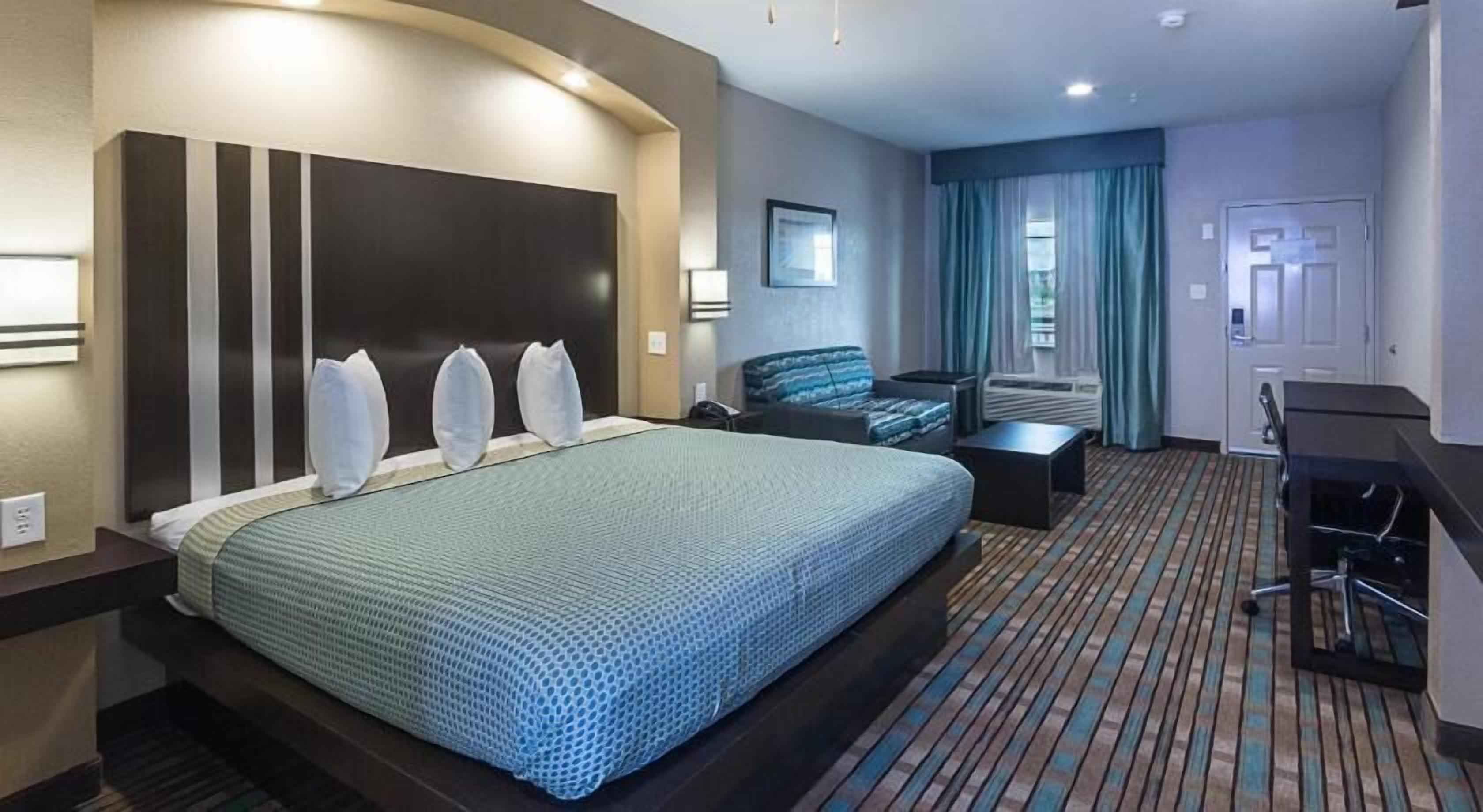 Desk, iron/ironing board, rollaway beds, free WiFi