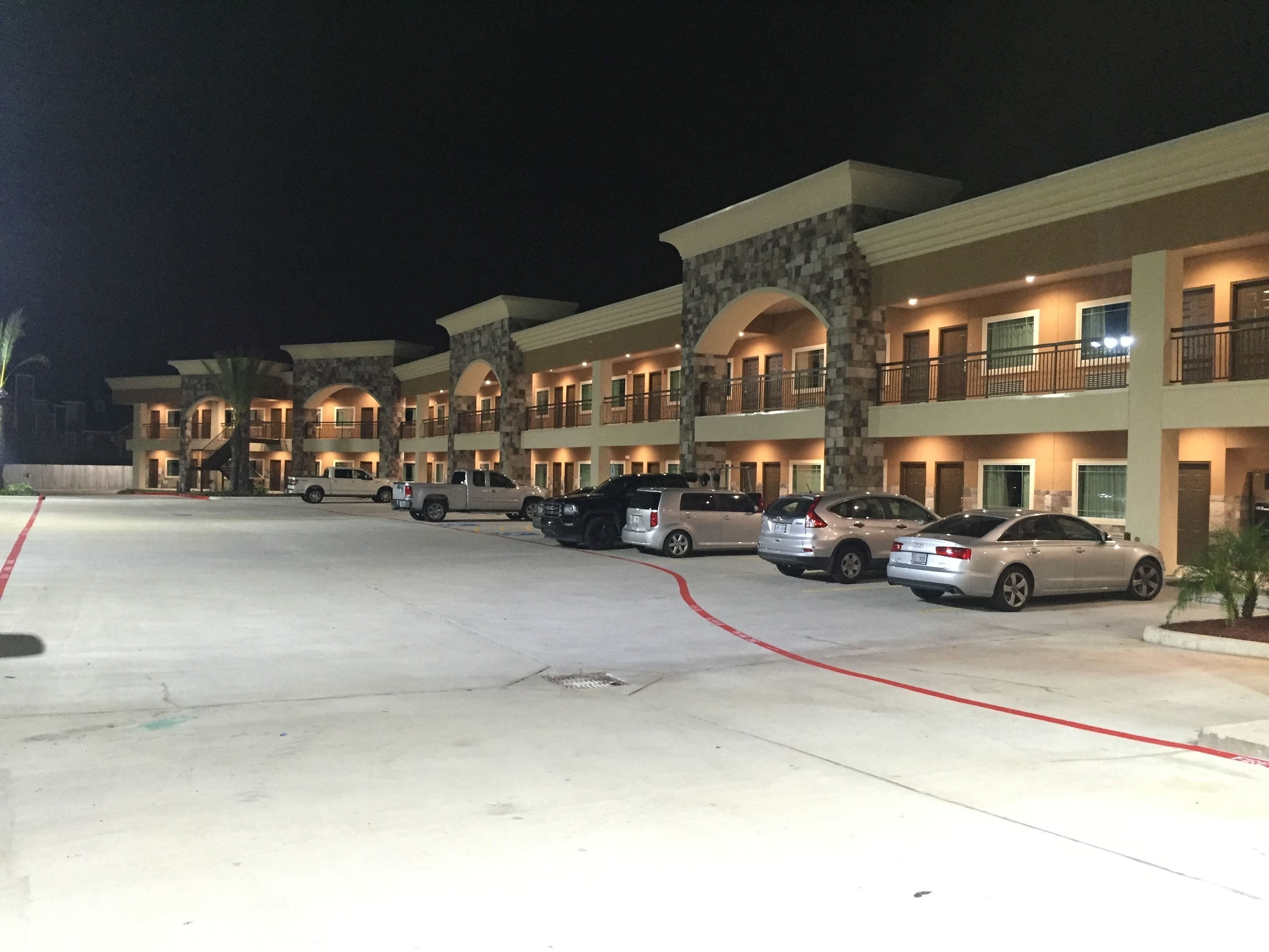 A multi-story hotel with a parking lot.