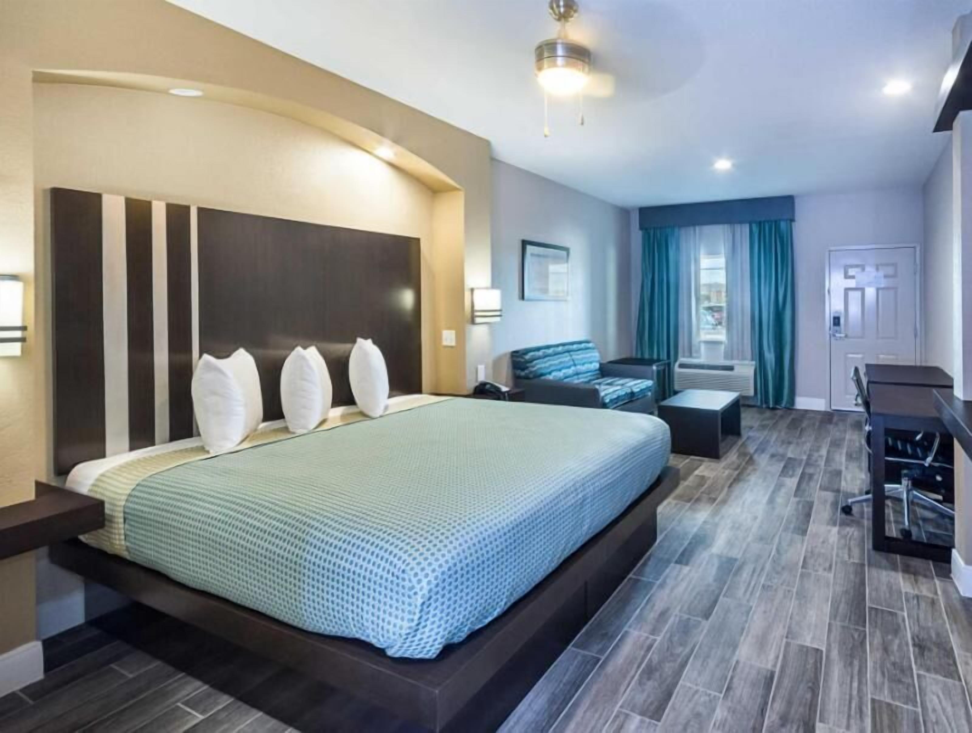 Desk, iron/ironing board, rollaway beds, free WiFi
