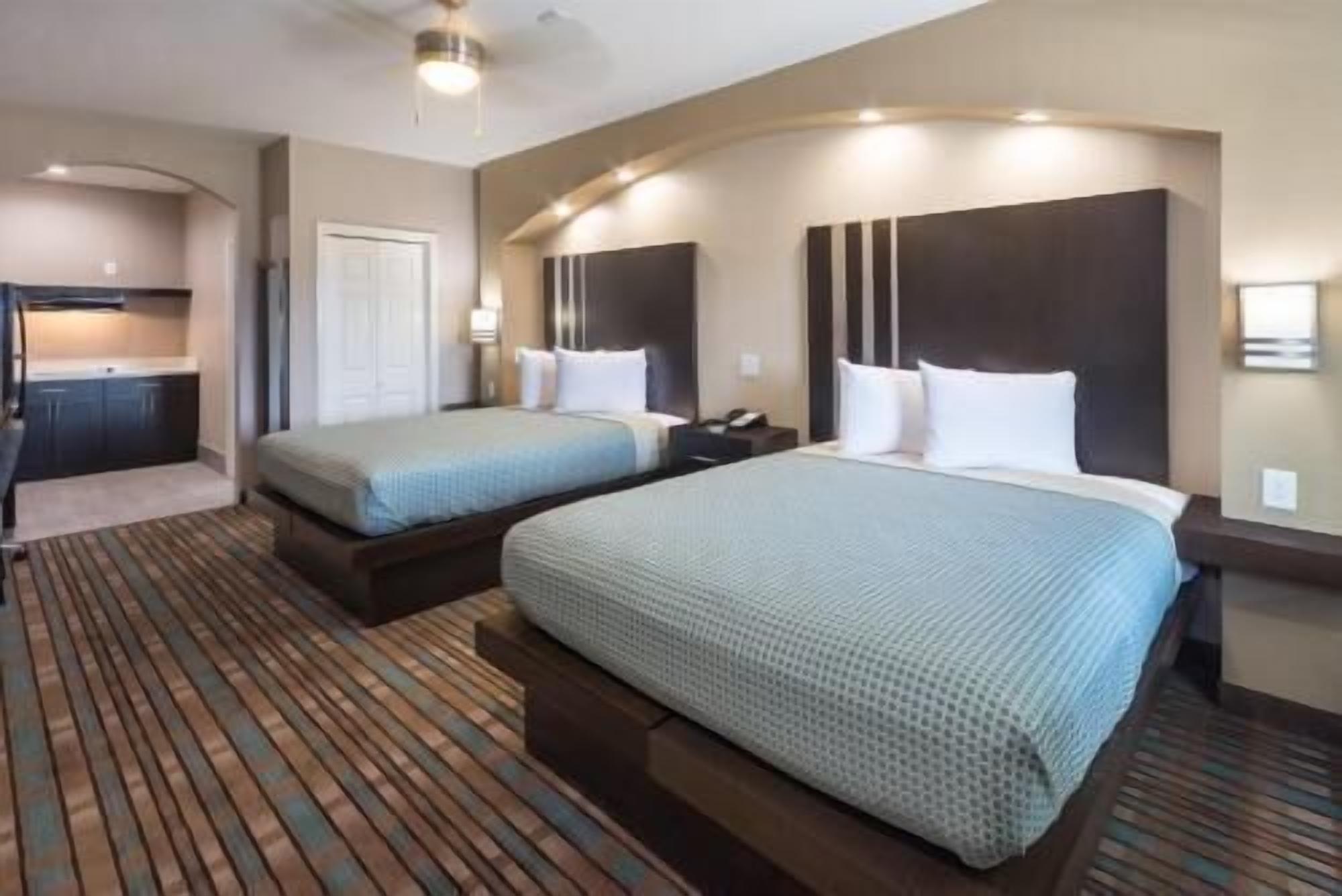 Desk, iron/ironing board, rollaway beds, free WiFi