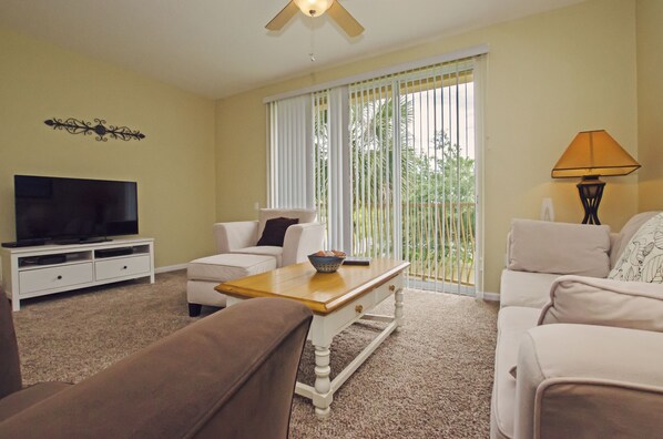 House, 3 Bedrooms, Garden Area | Living room