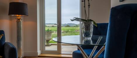 Luxury Suite, Ensuite, River View (Kingfisher) | 1 bedroom