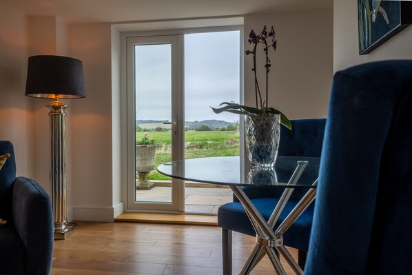 Luxury Suite, Ensuite, River View (Kingfisher) | 1 bedroom