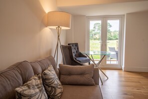 Luxury Suite, Ensuite, River View (Swan Suite) | 1 bedroom