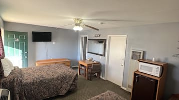 Economy Room, 3 Bedrooms | Desk, free WiFi, bed sheets