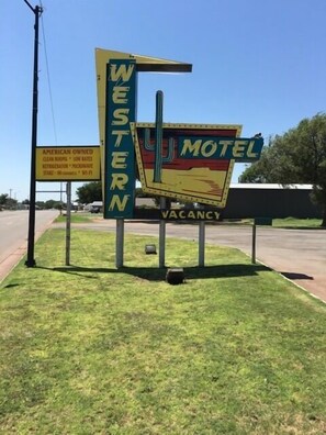 Property entrance - Western Motel (Sayre)