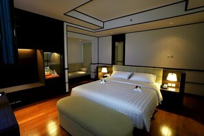 In-room safe, desk, free WiFi, bed sheets - Hotel Namin (Bandung)