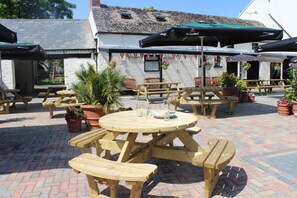 Comfort Cottage, Ensuite (Magnolia) | Exterior - The Frocester (Stonehouse)