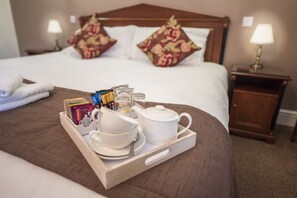 Deluxe Double or Twin Room, Ensuite - The Frocester (Stonehouse)