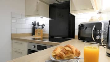 Comfort Cottage, Ensuite (Magnolia) | Private kitchen
