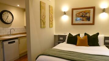 Standard Studio, Ensuite, Garden View (Church View)