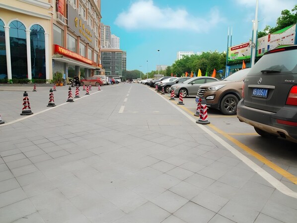 Property grounds - Vienna Hotel (Guangzhou)