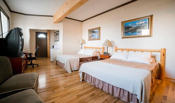 Habitación, 2 camas Queen size | Ropa de cama de alta calidad, cunas gratuitas y camas extra 