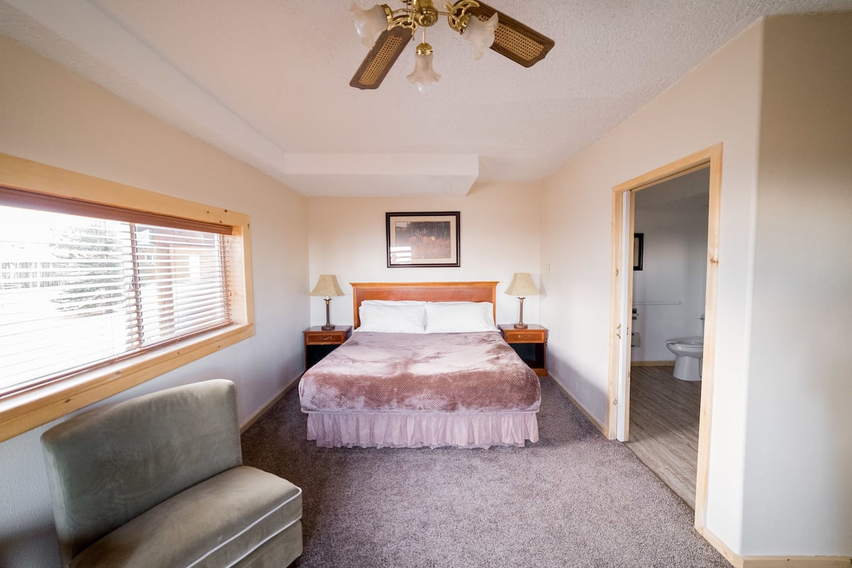 Habitación, 1 cama King size | Ropa de cama de alta calidad, cunas gratuitas y camas extra