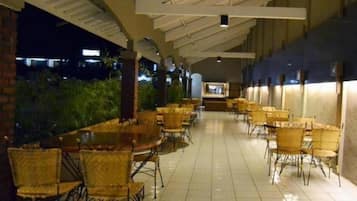Tempat makan outdoor