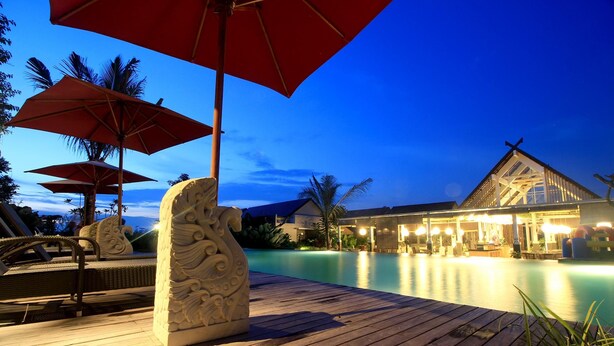 สระว่ายน้ำ