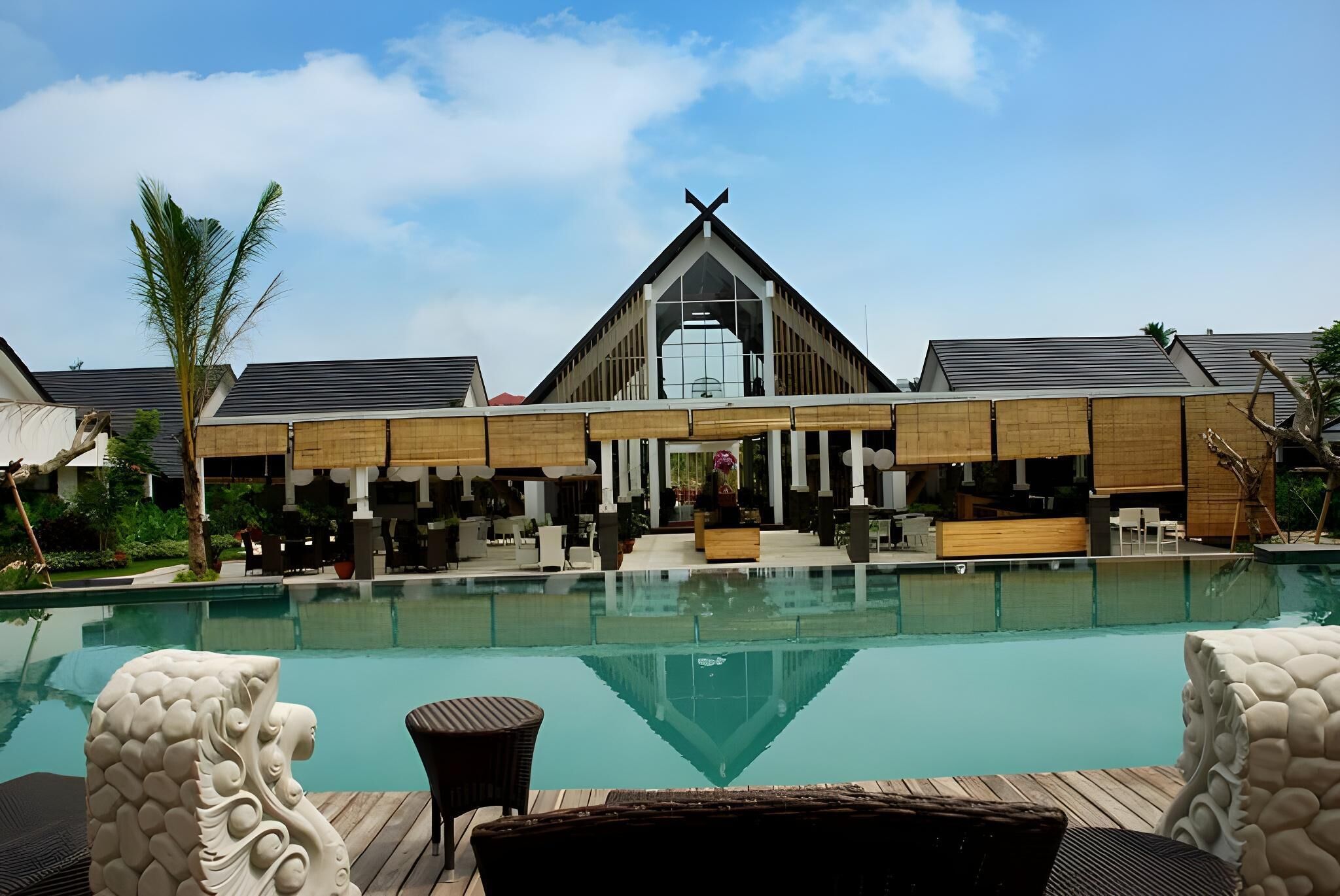 สระว่ายน้ำ