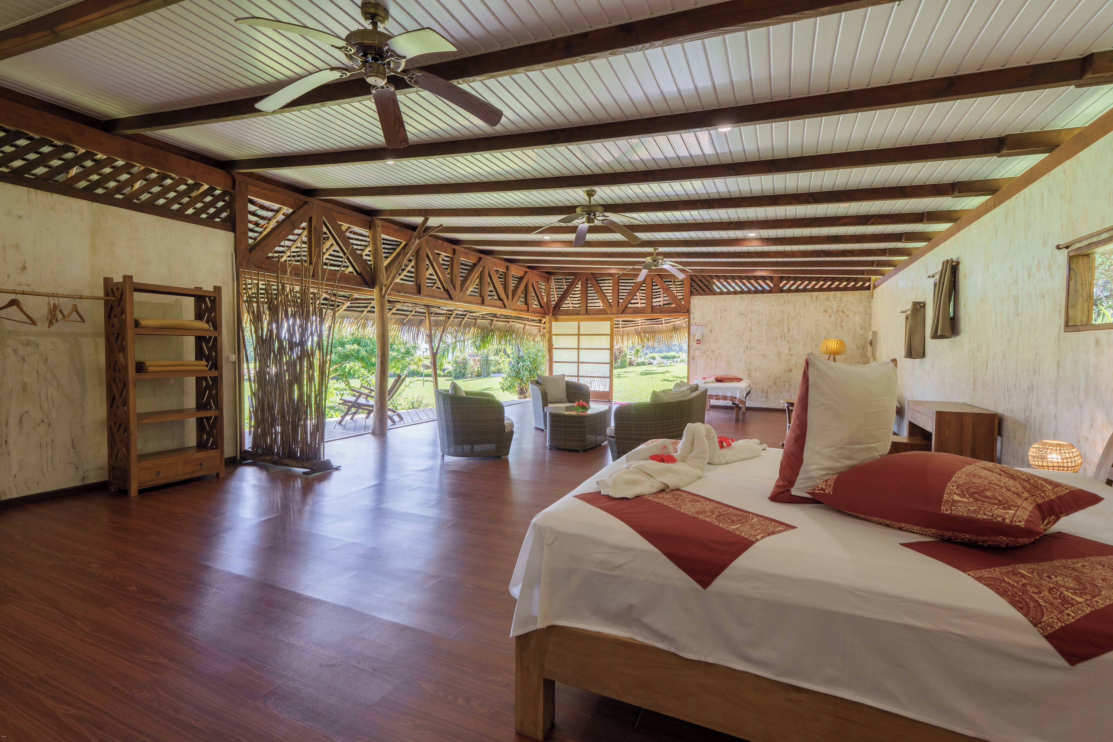 Caja de seguridad en la habitación, cunas gratuitas y ropa de cama 