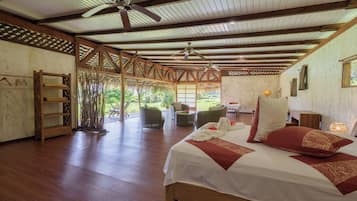 Caja de seguridad en la habitación, cunas gratuitas y ropa de cama