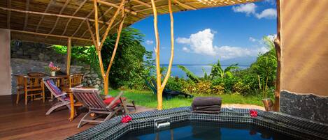 Bungalow Vai Here | Jetted bathtub