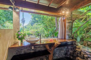 Bungalow Lichee | Bathroom | Shower, free toiletries, hair dryer, towels