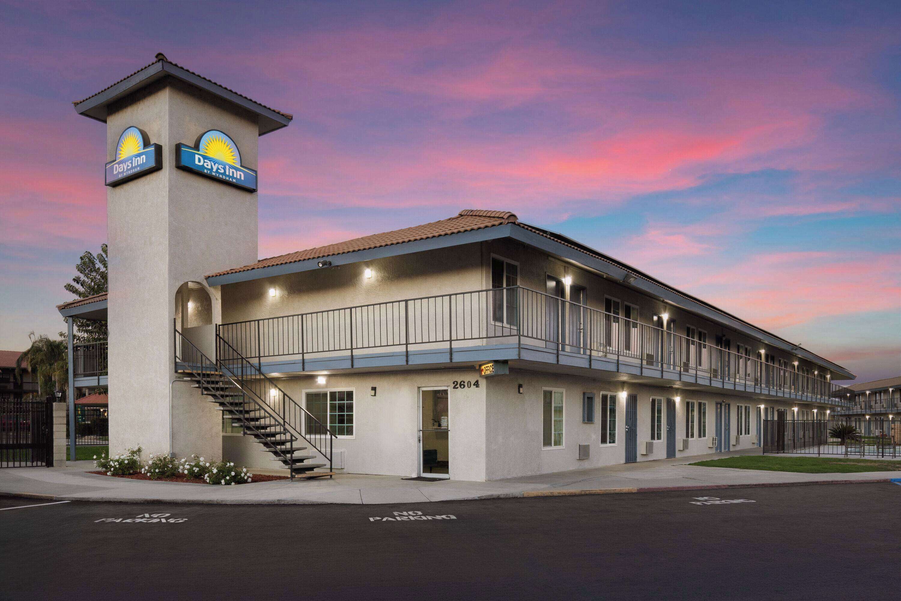 Photo - Days-Inn by Wyndham Bakersfield