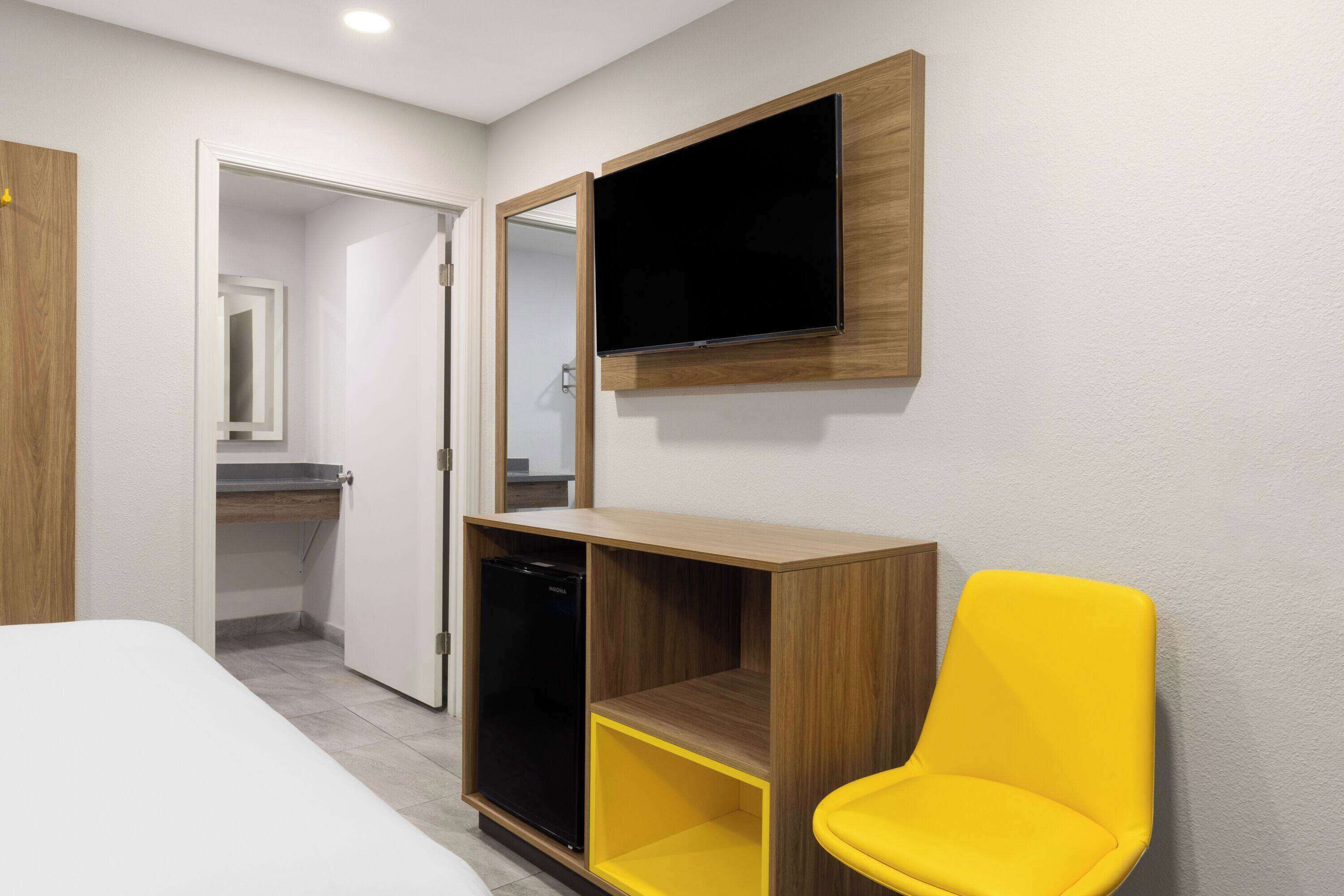 Photo - Days-Inn by Wyndham Bakersfield