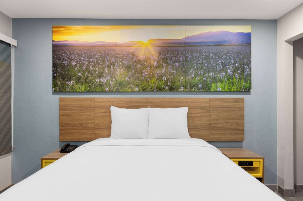 Days Inn by Wyndham Bakersfield