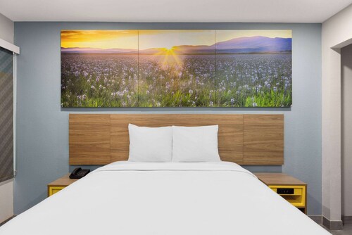 Days Inn by Wyndham Bakersfield