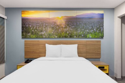 Days Inn by Wyndham Bakersfield