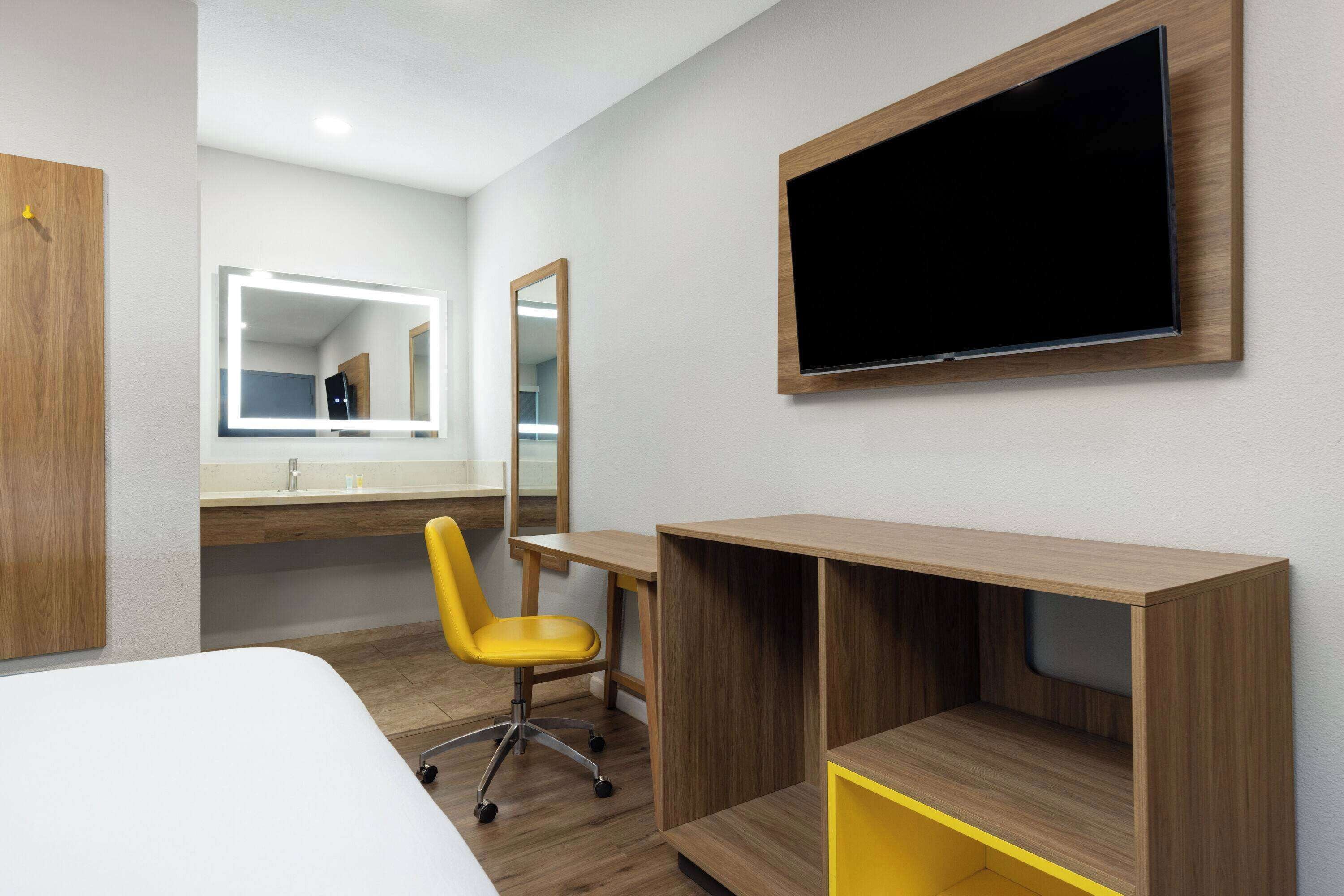 Photo - Days-Inn by Wyndham Bakersfield