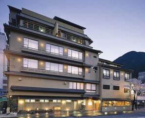 Front of property – evening/night - Gero Onsen Kissenkan Chikusuitei (Gero)