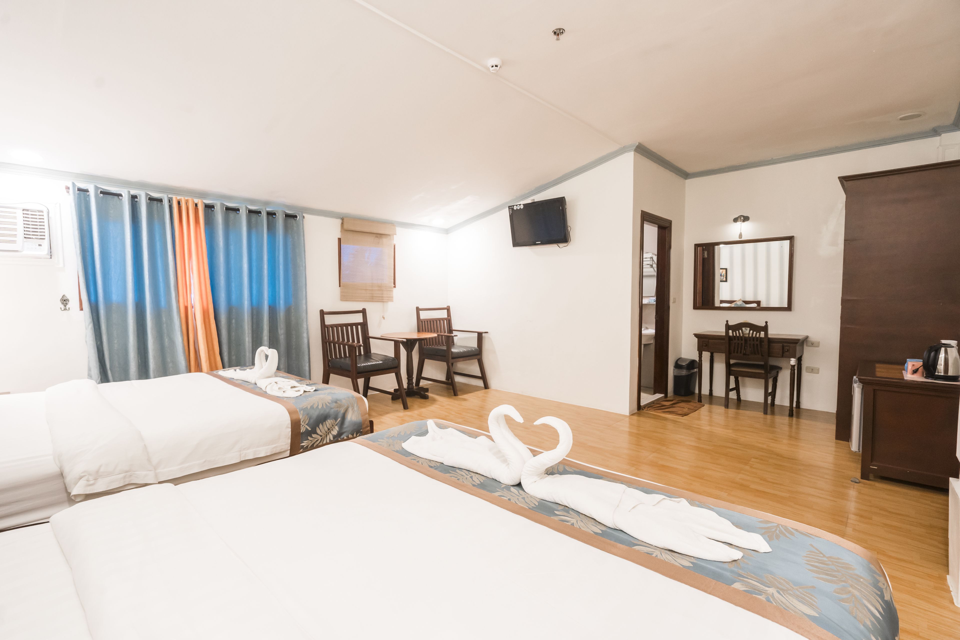 superior room | minibar, desk, iron/ironing board, free wifi