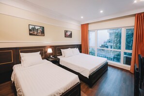 Ropa de cama de alta calidad, colchones con pillow-top y minibar 