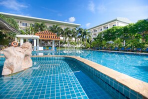 Outdoor pool, pool loungers