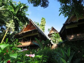 高級客房 | 客房內保險箱、床單