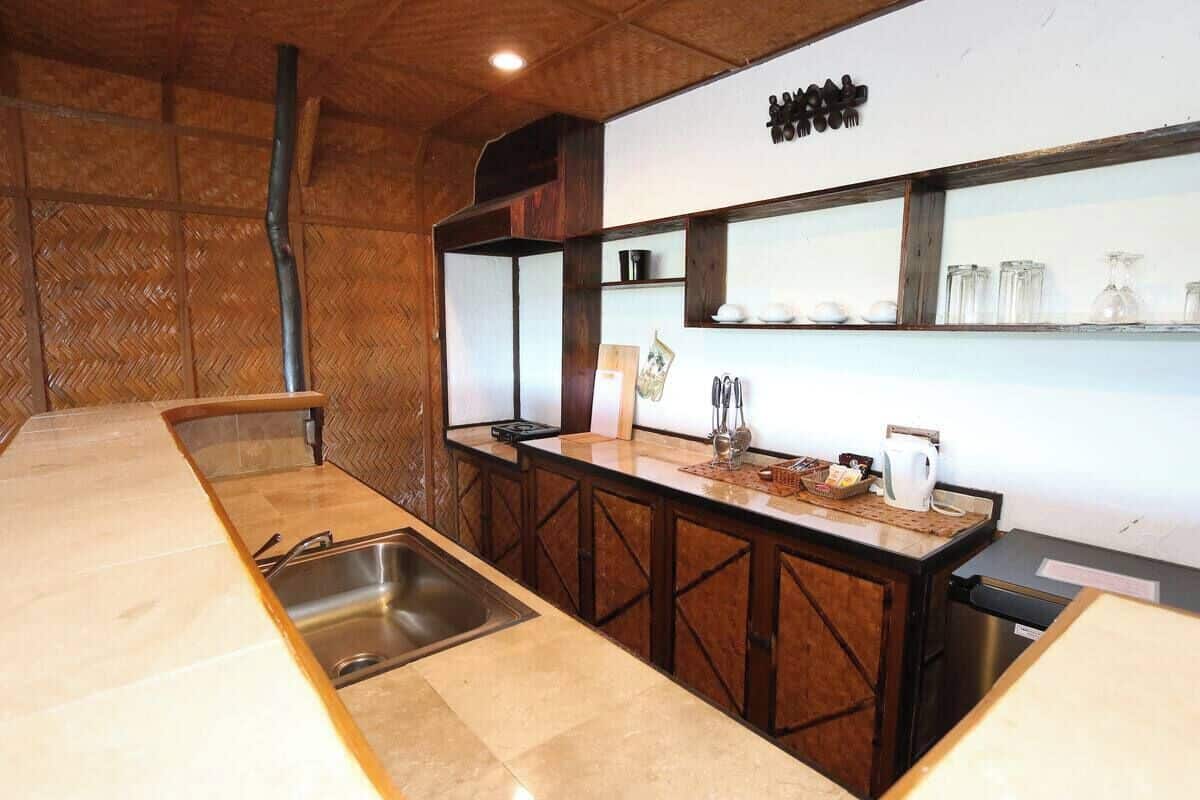 suite villa | private kitchen | fridge, electric kettle