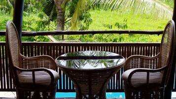 Frühstück und Abendessen, lokale und internationale Küche