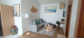 Maya Villa Sea View | Área de sala de estar | Televisión LCD 