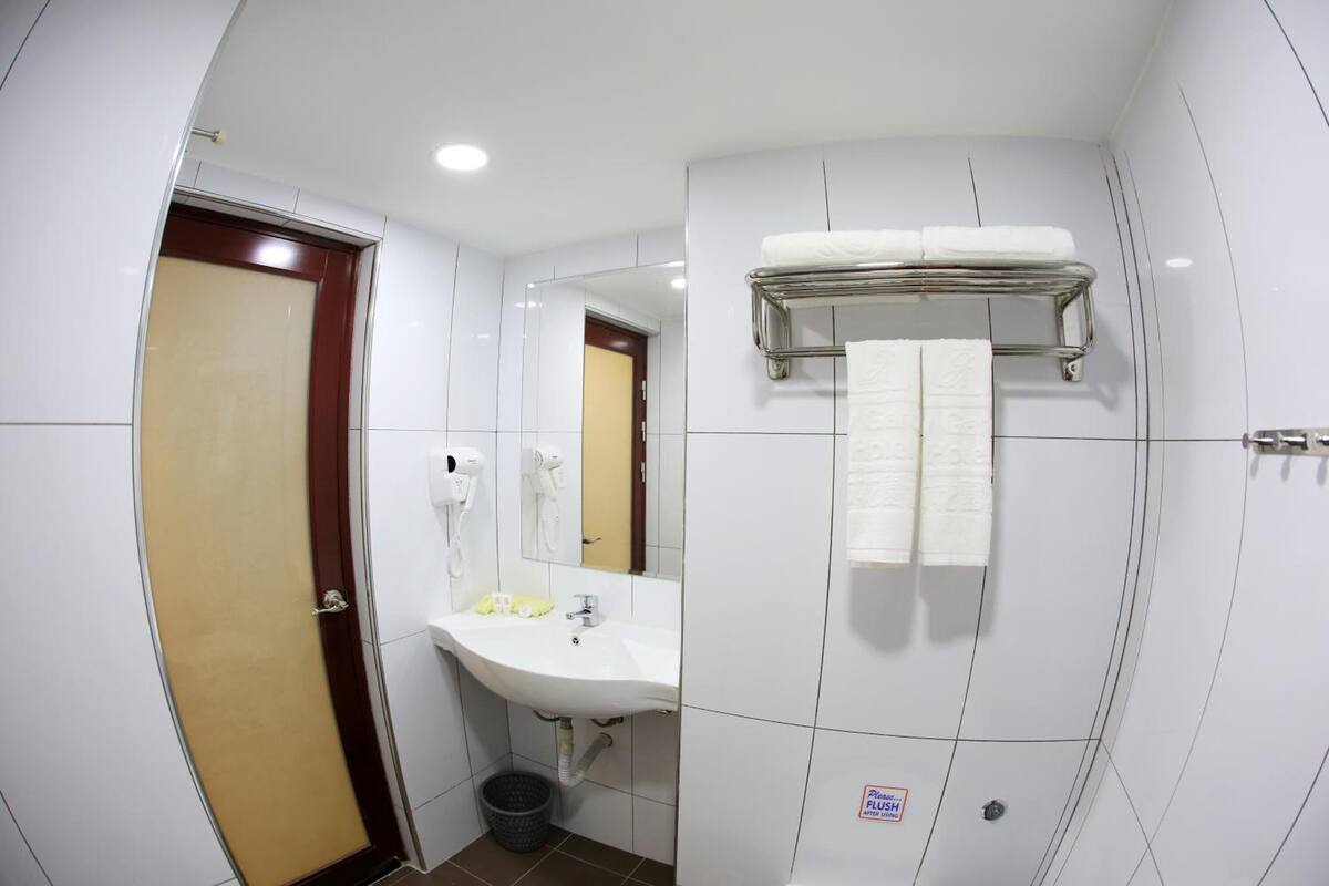 shower, free toiletries, hair dryer, slippers