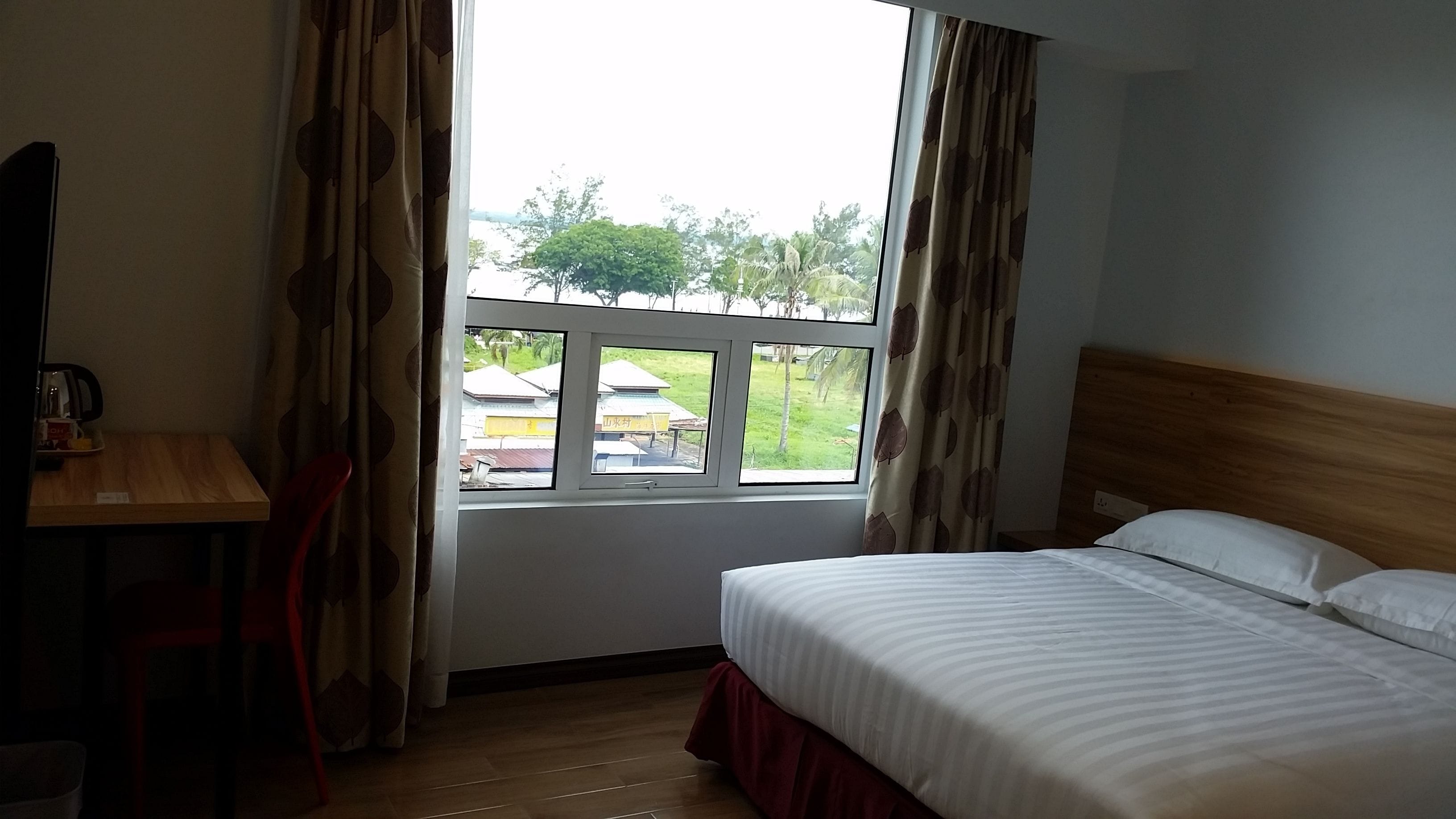 Deluxe Double Room, Sea View | Peti besi dalam bilik, meja, kalis bunyi, seterika/papan seterika 
