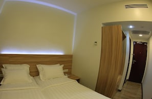 In-room safe, desk, soundproofing, iron/ironing board - City Garden Hotel (Tawau)